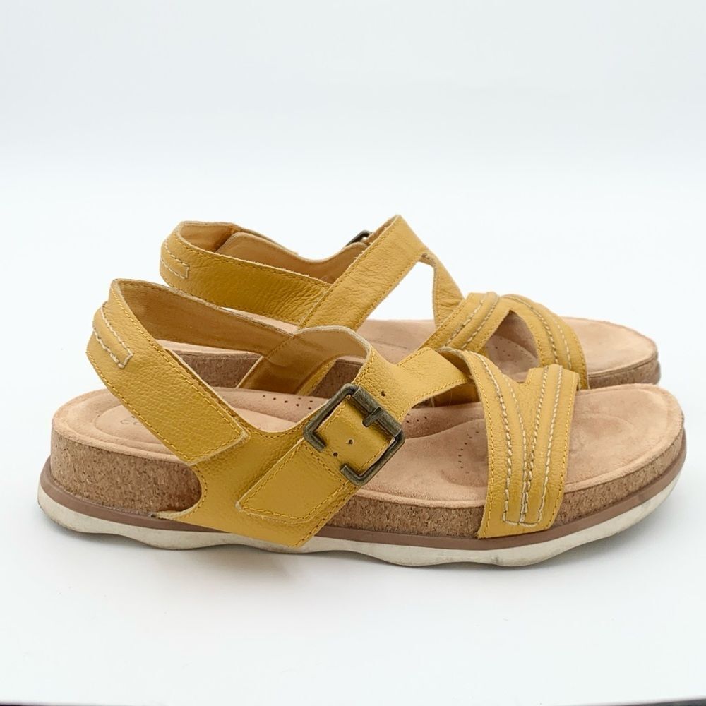 Clarks Un Karely Sun Mustard Yellow Leather Sandals Adjustable Comfort size 8